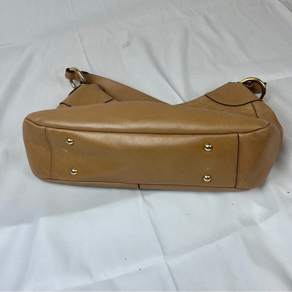 👜 Etienne Aigner Vintage Tan Leather Shoulder Bag –Gold Hardware, Classic Style - Picture 9 of 10